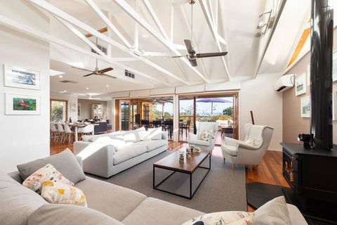 Acqua Vista - Water View, Fireplace, Walk To Beach - Accommodation Bookings 0