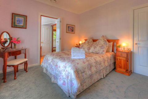 Addlestone House Bed And Breakfast - Accommodation Bookings 1