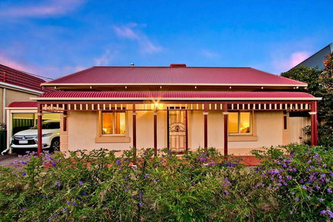 Adelaide 4 Bedroom House With Pool - Accommodation Bookings 1