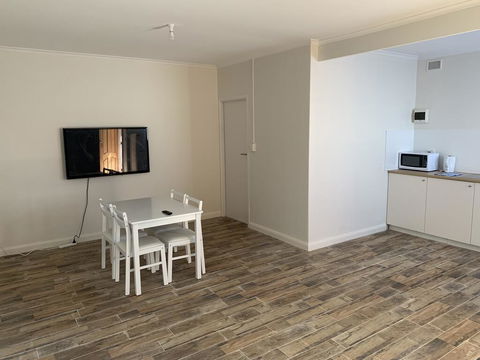 Adelaide Holiday Apartment - Accommodation Bookings 3