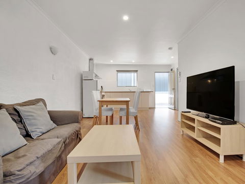 Adelaide Holiday Homes - Accommodation Bookings 2