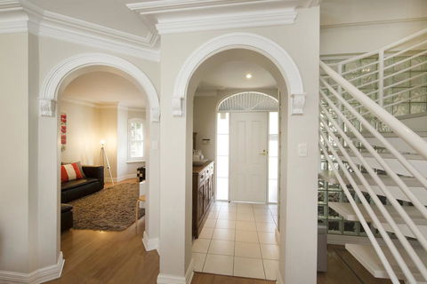 Adelaide Mackinnon - Accommodation Bookings 2