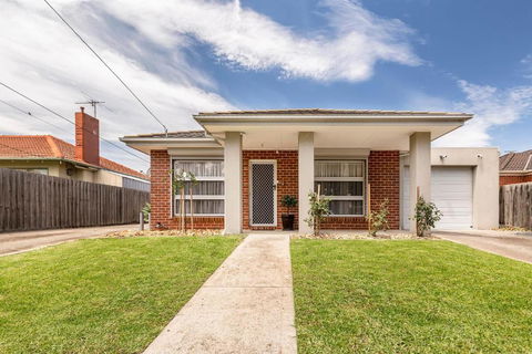 Discover Your Perfect Getaway In Laverton - Accommodation Bookings 1