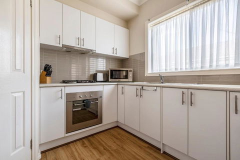 Discover Your Perfect Getaway In Laverton - Accommodation Bookings 3