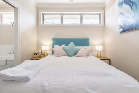 Discover Your Perfect Getaway In Laverton - Accommodation Bookings 4