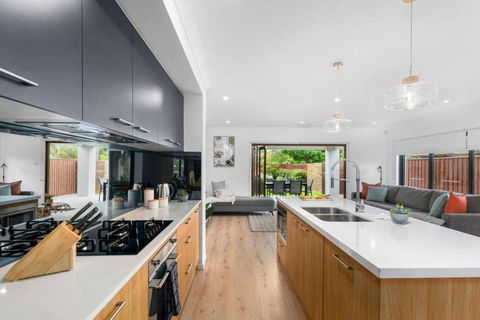 East Corrimal Escape - Beautiful Beachside Living - Accommodation Bookings 1