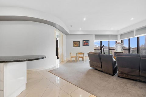 East Melbourne 2BR Apartment - Accommodation Bookings 3