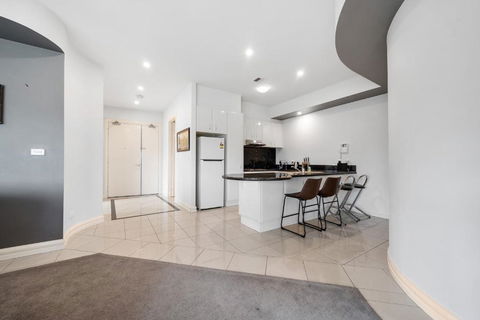 East Melbourne 2BR Apartment - Accommodation Bookings 2