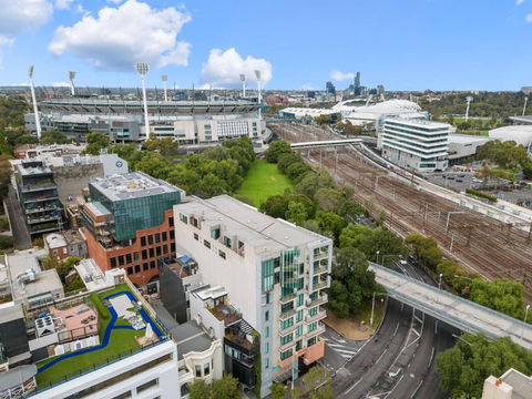 East Melbourne 2BR Apartment - Accommodation Bookings 1