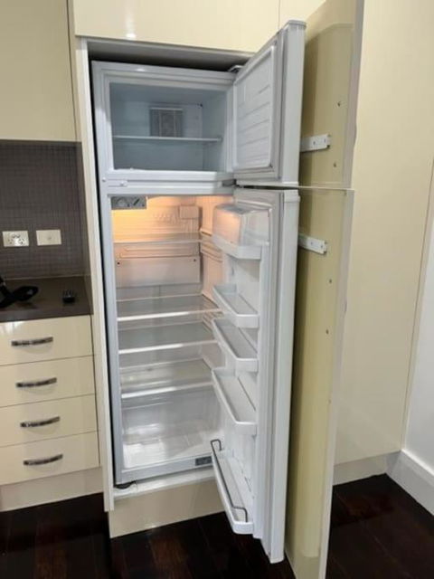 East Melbourne Unit With Courtyard - Accommodation Bookings 2