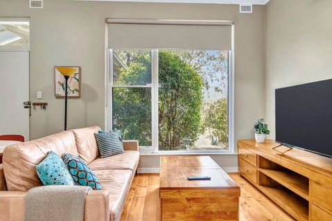 East Parklands Cottage - A Dreamy Garden Hideaway - Accommodation Bookings 1