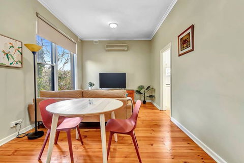 East Parklands Cottage - A Dreamy Garden Hideaway - Accommodation Bookings 3