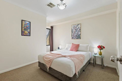 East Perth Apartment With Free Wi-Fi And Parking - Accommodation Bookings 2