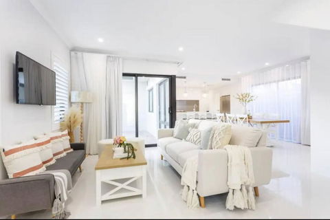 East Vic Park Luxe New Home - Accommodation Bookings 0