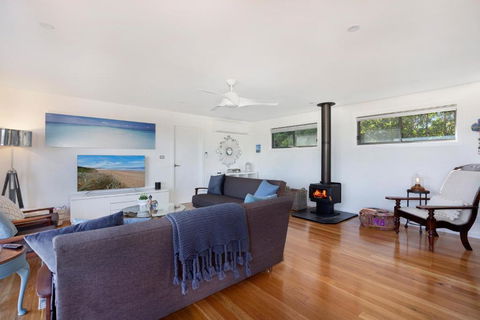 EAST52A - Lake Views - Accommodation Bookings 1