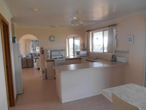 Ebb N Flow Beach House - Stansbury - Accommodation Bookings 1