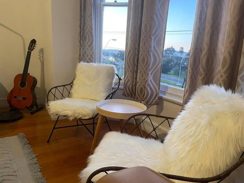 Eileen - Accommodation Bookings 3