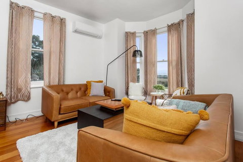 Eileen - Accommodation Bookings 4