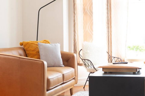 Eileen - Accommodation Bookings 0