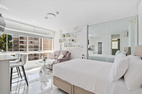 Elizabeth Bay Gem: Hidden Beach & Ferry To CBD - Accommodation Bookings 0