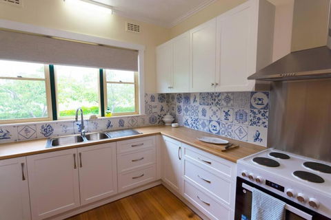 Elm Trees Of Ross Cottage - Accommodation Bookings 0
