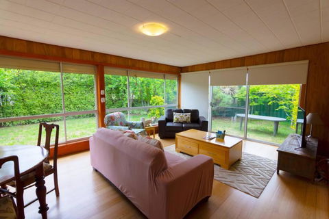 Elm Trees Of Ross Cottage - Accommodation Bookings 2
