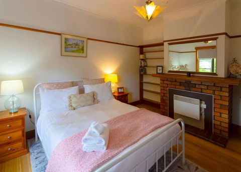 Elm Trees Of Ross Cottage - Accommodation Bookings 3