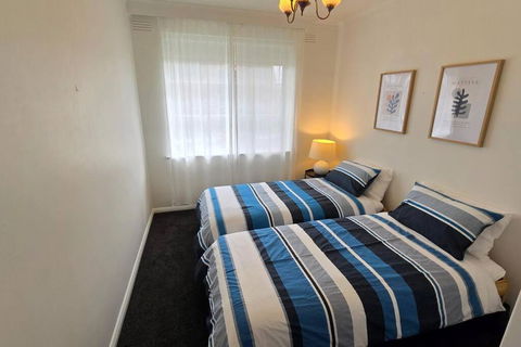 Elsternwick Easy Living - 2 Bedroom Sleeping 4 - Accommodation Bookings 3