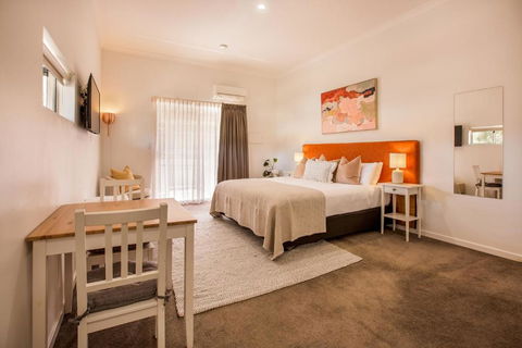 EM Apartments - Accommodation Bookings 3