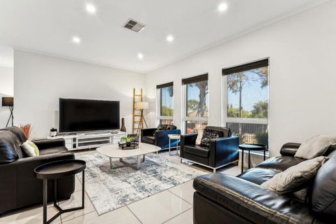 Enfield Executive - Accommodation Bookings 2