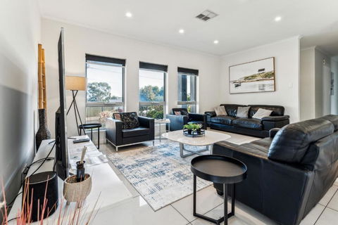 Enfield Executive - Accommodation Bookings 3