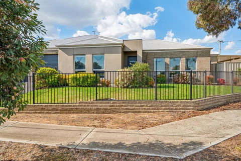 Enfield Executive - Accommodation Bookings 0