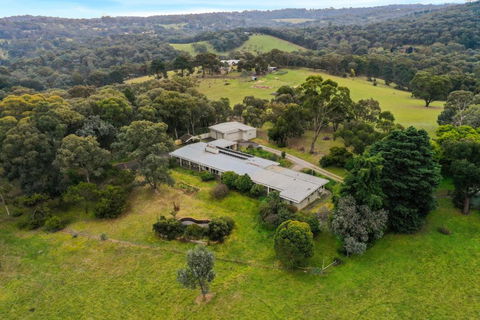 Enjoy Nature At Modern Diamond Creek Farmhouse - Accommodation Bookings 0