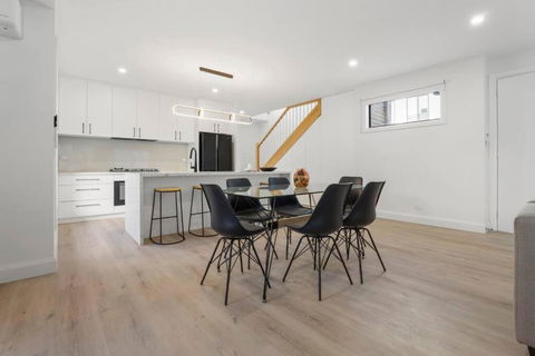Entire House Stay In Springvale - Accommodation Bookings 0