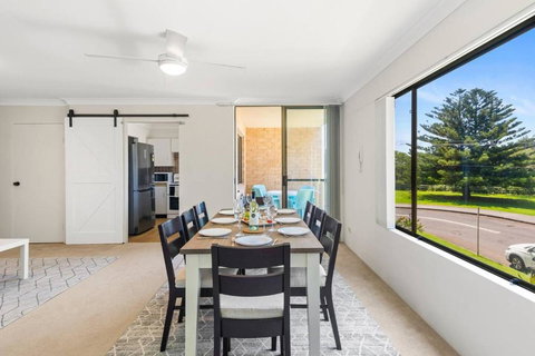 Esplanade Escape - Beachfront Family Bliss - Accommodation Bookings 2