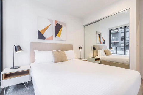 Executive Comfort Living Near La Trobe & RMIT Uni - Accommodation Bookings 4