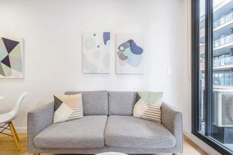 Executive Comfort Living Near La Trobe & RMIT Uni - Accommodation Bookings 2