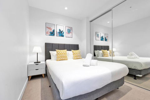 EPORO Tower Modern Apartments Melbourne Central CBD - Accommodation Bookings 1