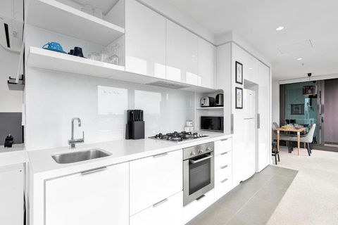 EPORO Tower Modern Apartments Melbourne Central CBD - Accommodation Bookings 3