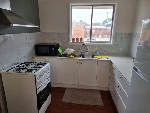 Entire 3 Bed Rooms Unit -Rosy House 1 - Accommodation Bookings 1
