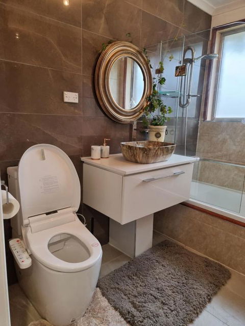Entire 3 Bed Rooms Unit -Rosy House 1 - Accommodation Bookings 3