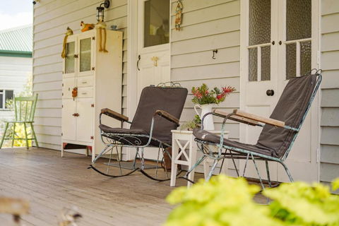 Entire Boutique Home - The Rustic Cottage - Canungra - Accommodation Bookings 1