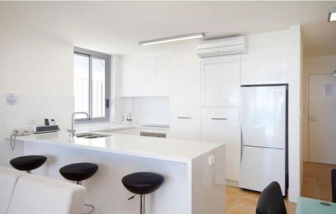Fairshore 28 Escape Pool, Balcony & Beach - Accommodation Bookings 2