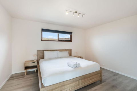 Expansive River-View Oasis - Accommodation Bookings 3