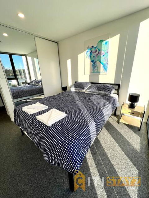 Fab In Phillip - 2bd 2bth Apt - Close To CBR Hospital - Accommodation Bookings 1
