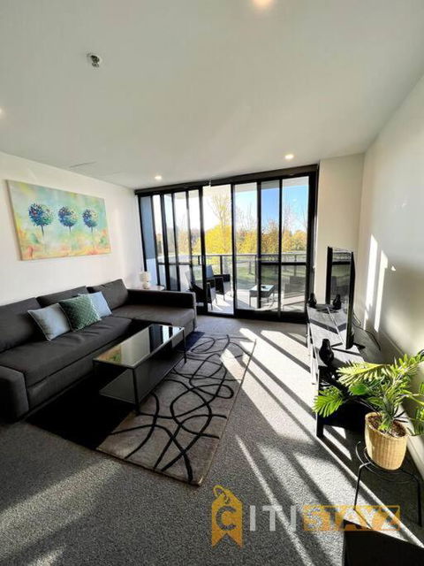 Fab In Phillip - 2bd 2bth Apt - Close To CBR Hospital - Accommodation Bookings 2