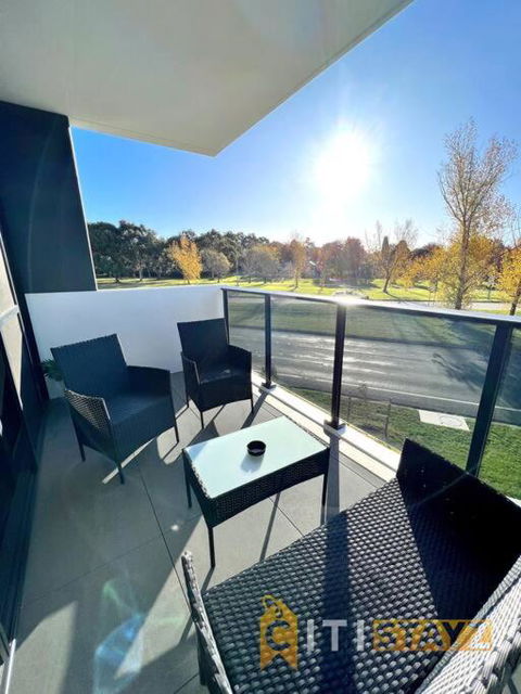 Fab In Phillip - 2bd 2bth Apt - Close To CBR Hospital - Accommodation Bookings 3