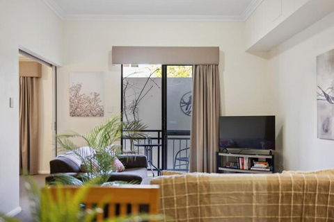 Fabulous Apt In Northbridge With Pool & WiFi - Accommodation Bookings 1