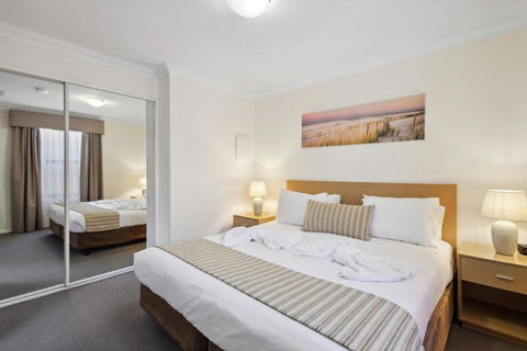 Fabulous Apt In Northbridge With Pool & WiFi - Accommodation Bookings 2