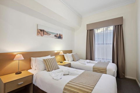 Fabulous Apt In Northbridge With Pool & WiFi - Accommodation Bookings 3